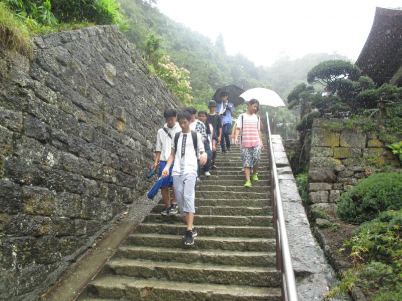 せっかく山寺に来たので奥の院まで行きました。これは帰り道。