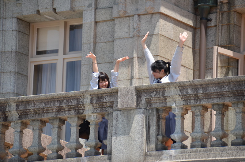 テラスでポーズ！