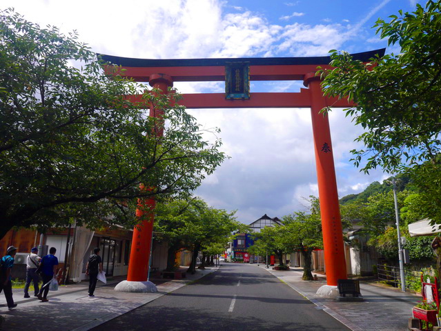 大鳥居と参道