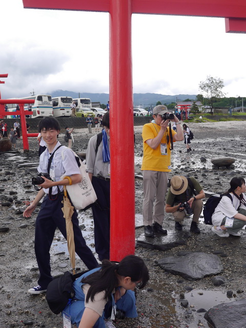 他県の生徒と仲良くなり撮影中