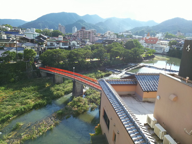 旅館の部屋から見えるシーボルトの湯