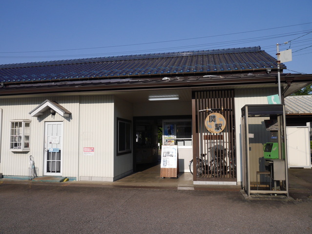 関駅　外観